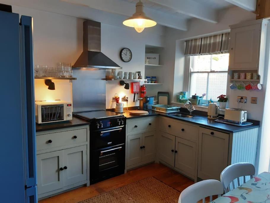 Corvus - Beautiful Cottage Half A Mile From Mousehole Penzance Eksteriør billede